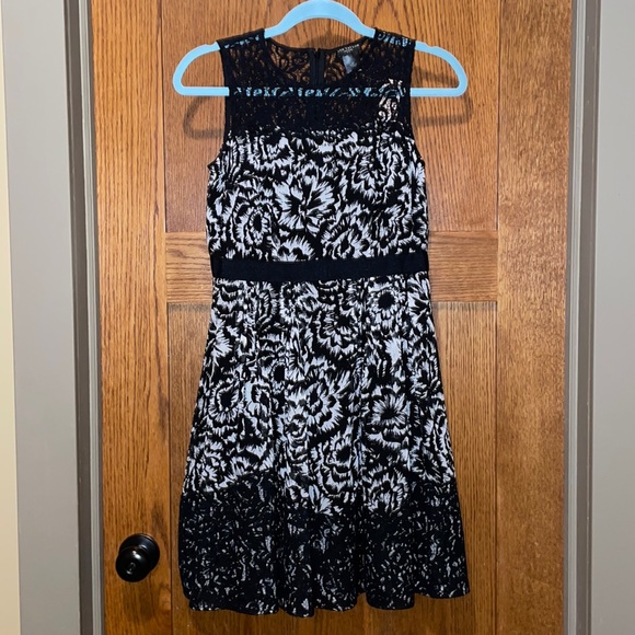 Ann Taylor Dresses & Skirts - Ann Taylor Petite Black and White Floral Lace Dress
